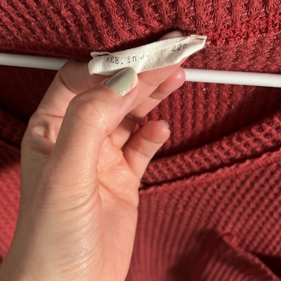 REB. In J. Oversized Sweater - Picture 2 of 6